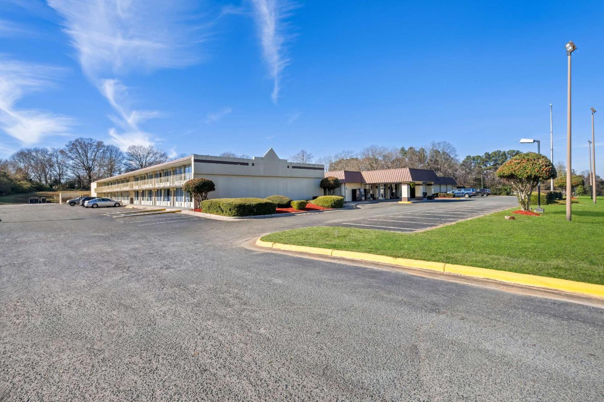 Rodeway Inn Monroe Exterior photo